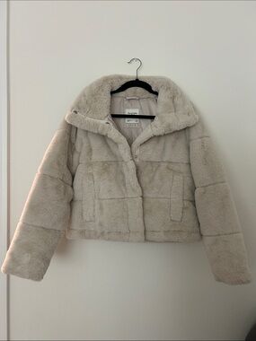 A&F Womens Cream Faux Fur Mini Puffer Jacket